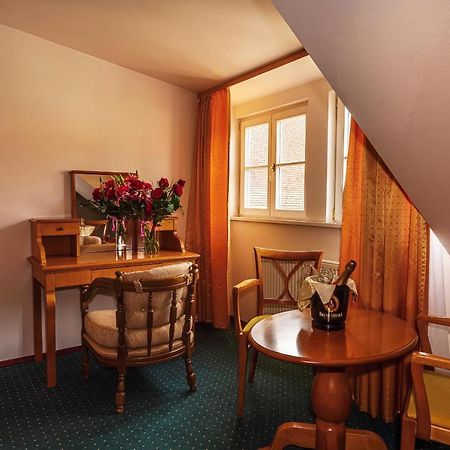Zamecky Hotel Metternich Velka Hledsebe 外观 照片