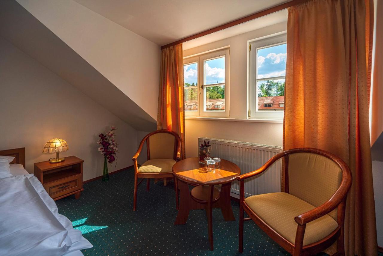 Zamecky Hotel Metternich Velka Hledsebe 外观 照片