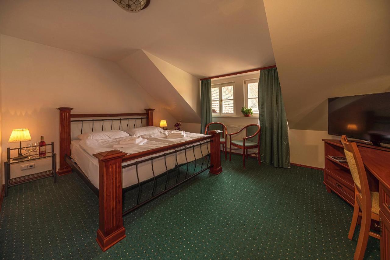 Zamecky Hotel Metternich Velka Hledsebe 外观 照片